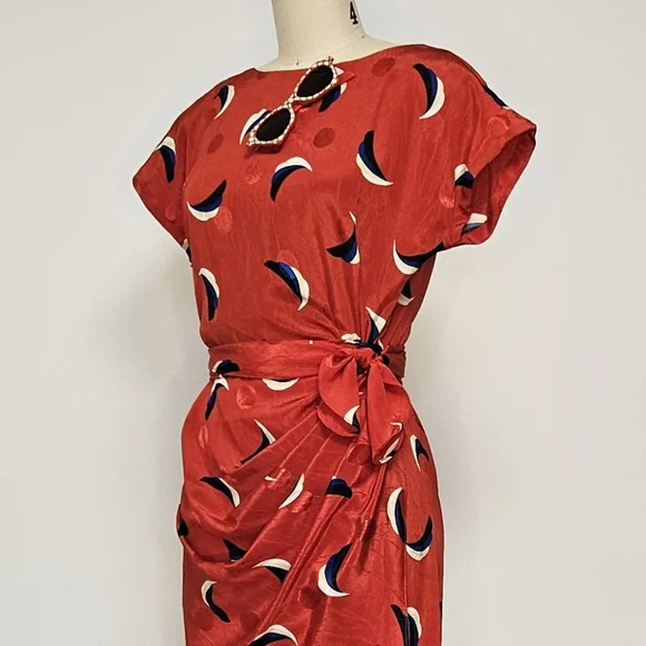 80s Ruched Red Dress - Picture 3 of 10